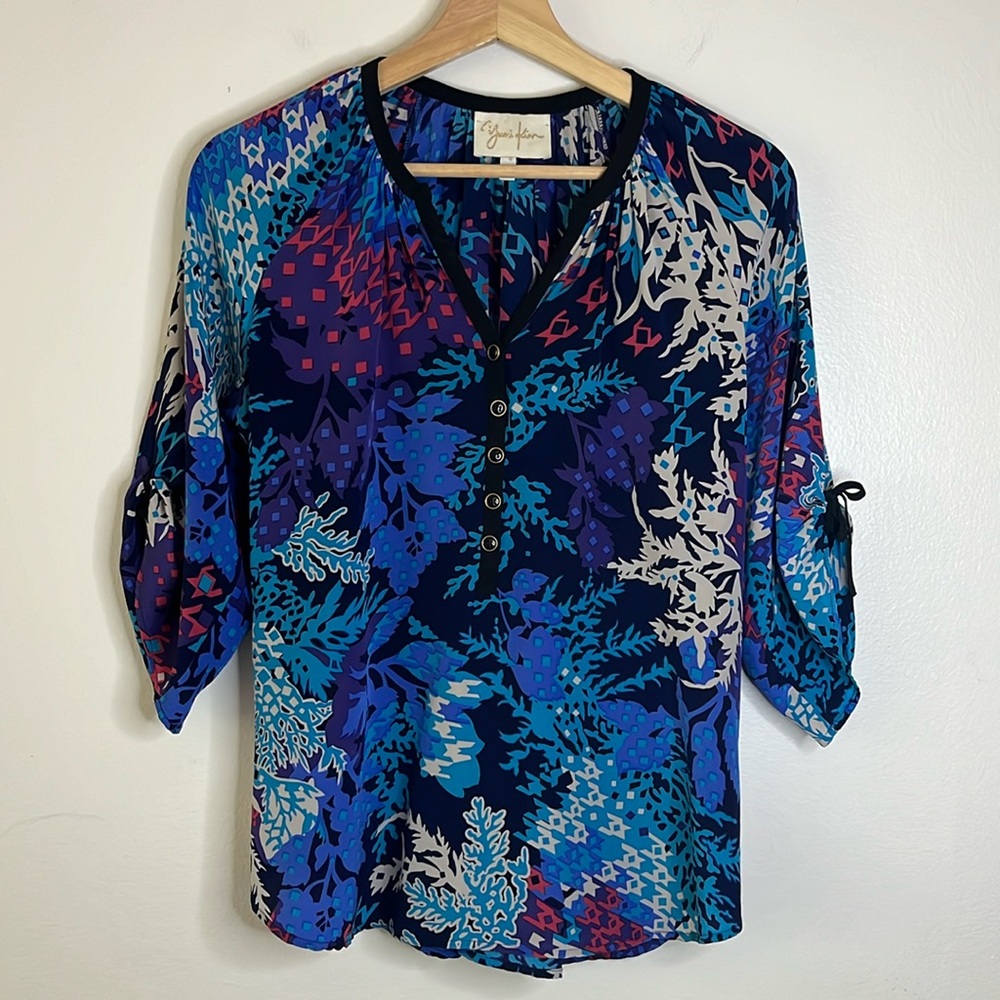 Yumi Kim Silk 3/4 Sleeve V-Neck Blouse in Blue Print size small